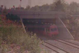 CH - CFF, rame swiss-express navette sortant de la gare de Genève-Aéroport à l'occasion des portes ouvertes pour l'inauguration de la nouvelle gare le 30.05.1987 (scan de négatif)
